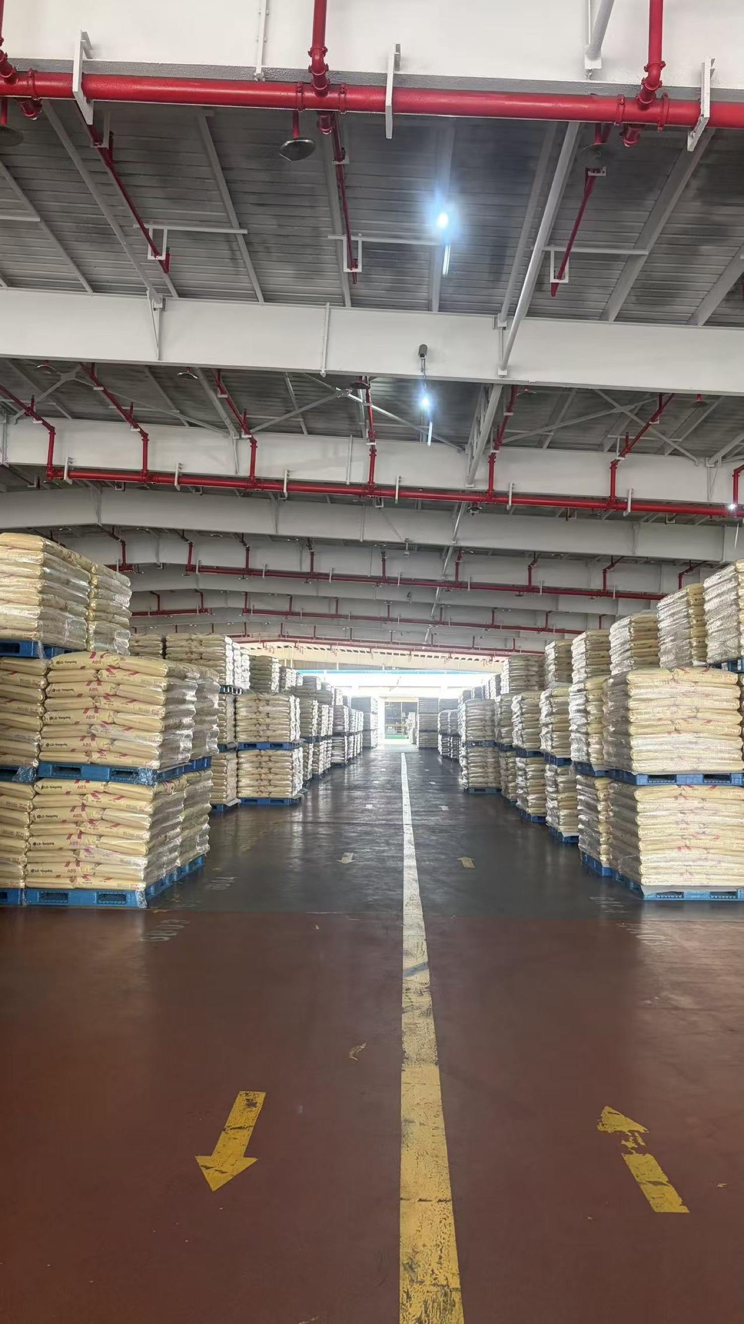 芜湖航生塑胶原料仓储货物与供应场景